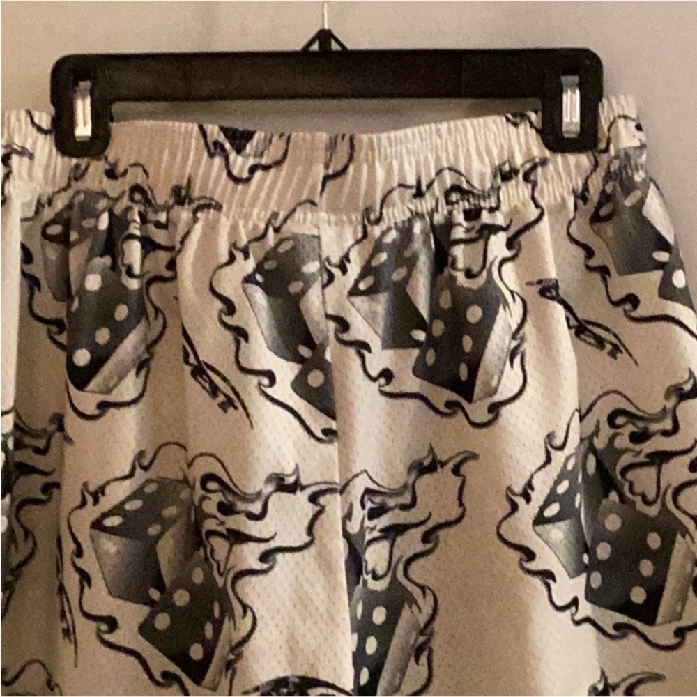 Men’s Bravest Studios Patterned Flames Fire Dice Shorts Size Large - Picture 5 of 5